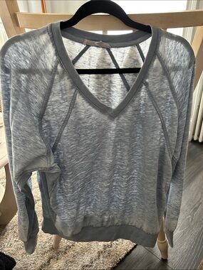 Jane and Delancey Heathered Light Blue V-Neck Pullover